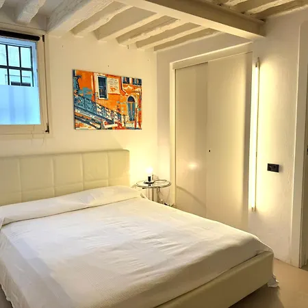 Lovenice In Cannaregio Венеция