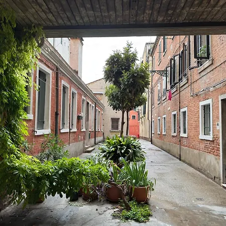 Lovenice In Cannaregio Апартаменты *